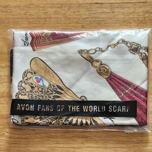 1996 AVON FANS OF THE WORLD Fashion Scarf.  Brand New in Package